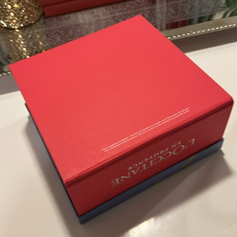 L’Occitane empty box - Picture 2 of 3